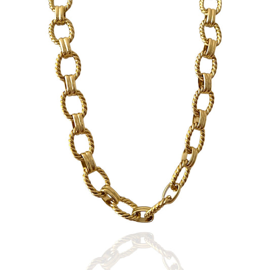 COLLIER MOLLY
